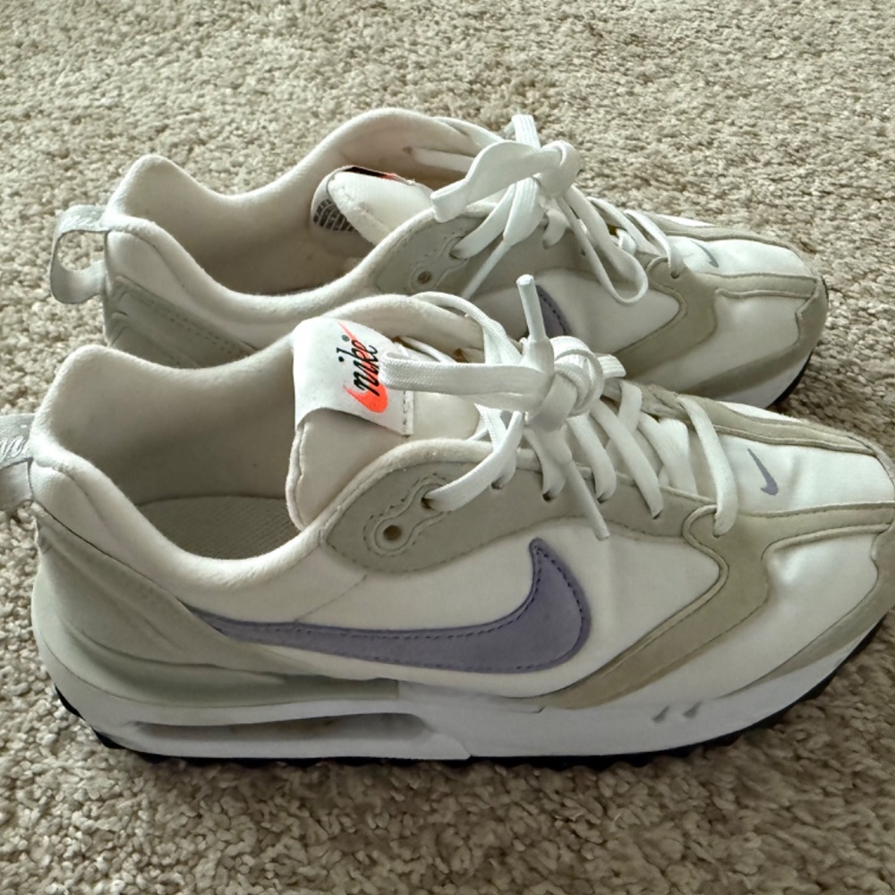 Womens Nike Air Max Dawn